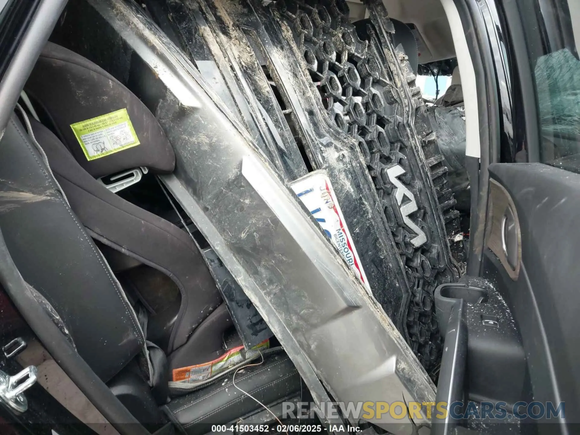 8 Photograph of a damaged car 5XYRH4LFXPG189333 KIA SORENTO 2023