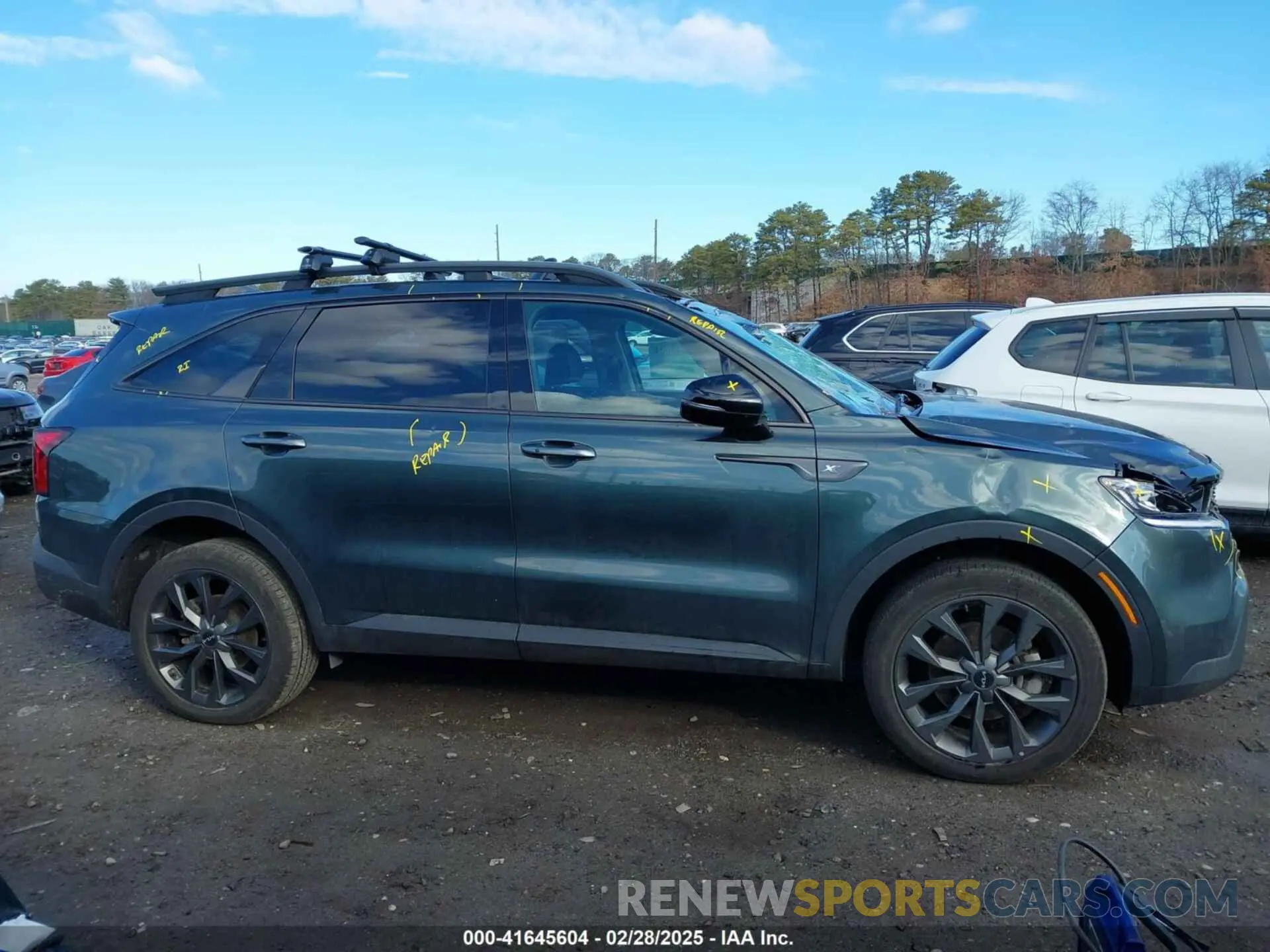 13 Photograph of a damaged car 5XYRHDLF1PG227287 KIA SORENTO 2023