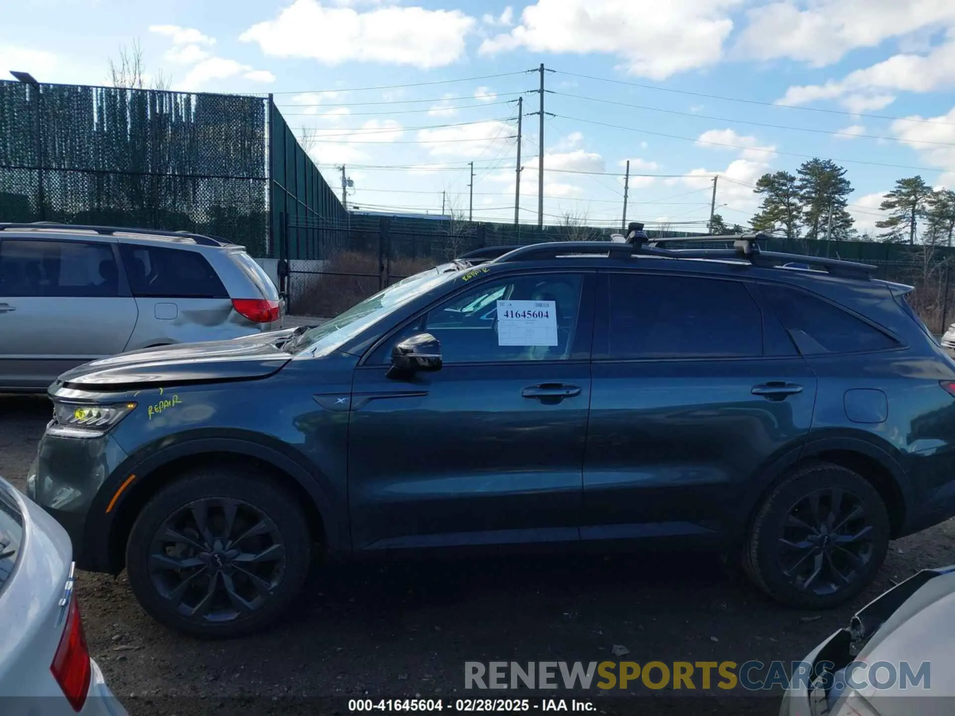 14 Photograph of a damaged car 5XYRHDLF1PG227287 KIA SORENTO 2023