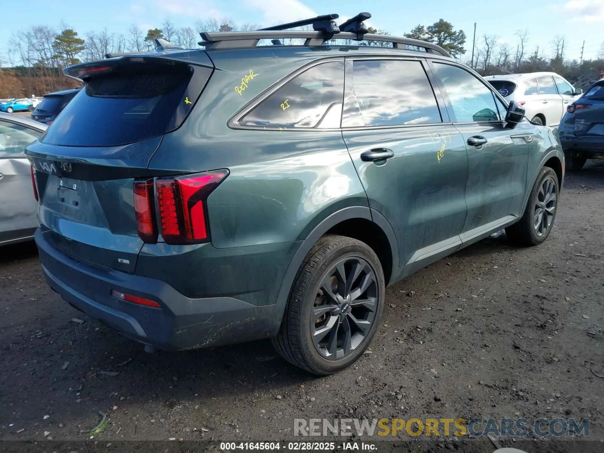 4 Photograph of a damaged car 5XYRHDLF1PG227287 KIA SORENTO 2023