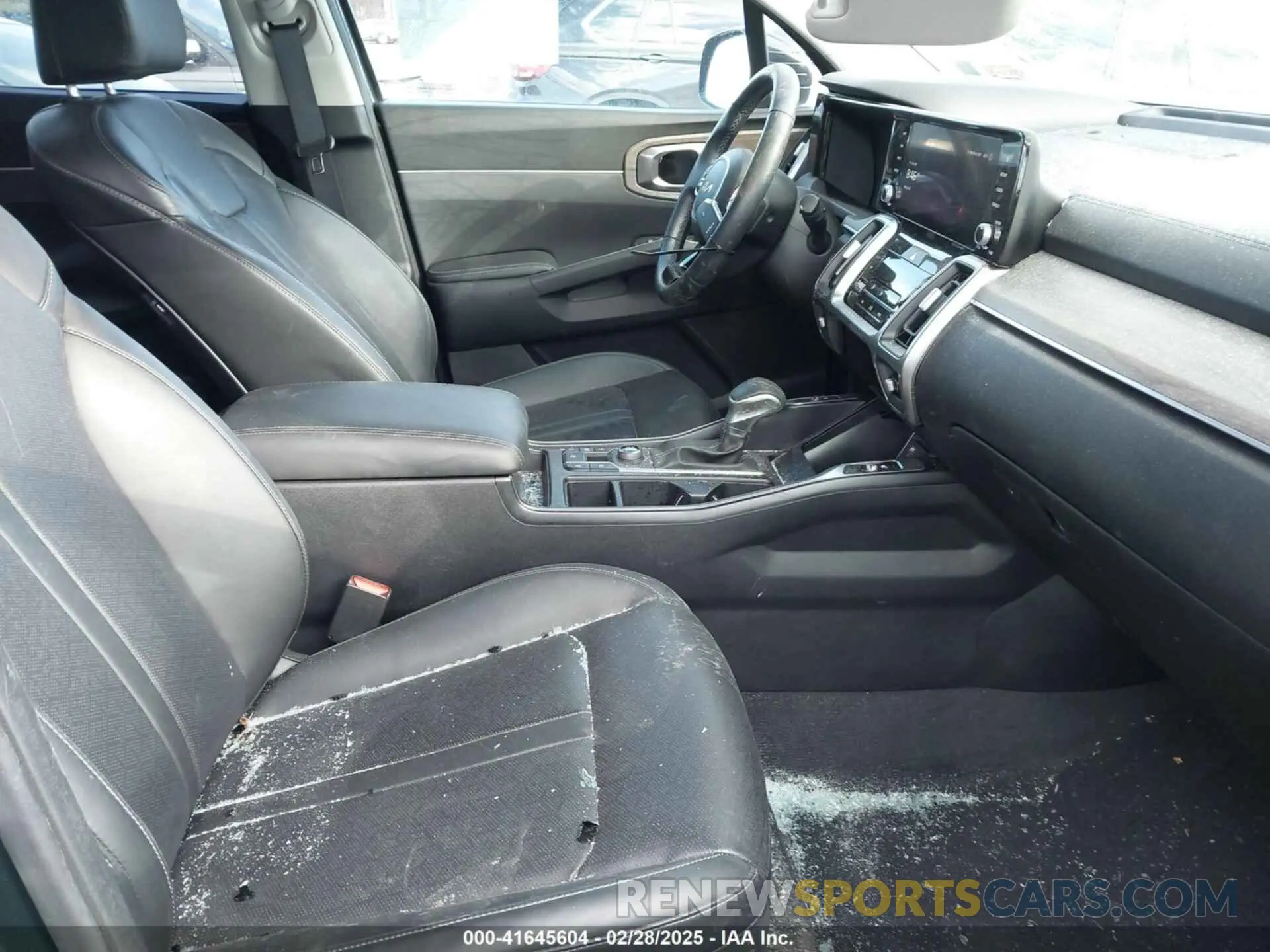 5 Photograph of a damaged car 5XYRHDLF1PG227287 KIA SORENTO 2023