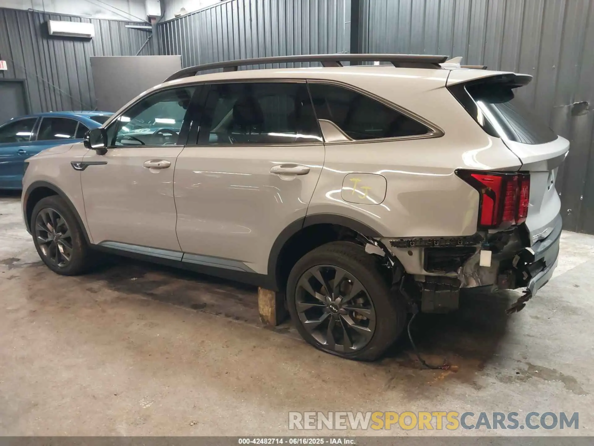 6 Photograph of a damaged car 5XYRHDLF4PG247484 KIA SORENTO 2023