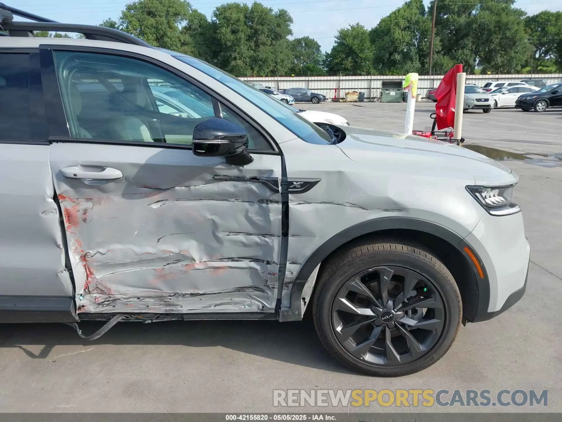 17 Photograph of a damaged car 5XYRHDLF8PG224368 KIA SORENTO 2023
