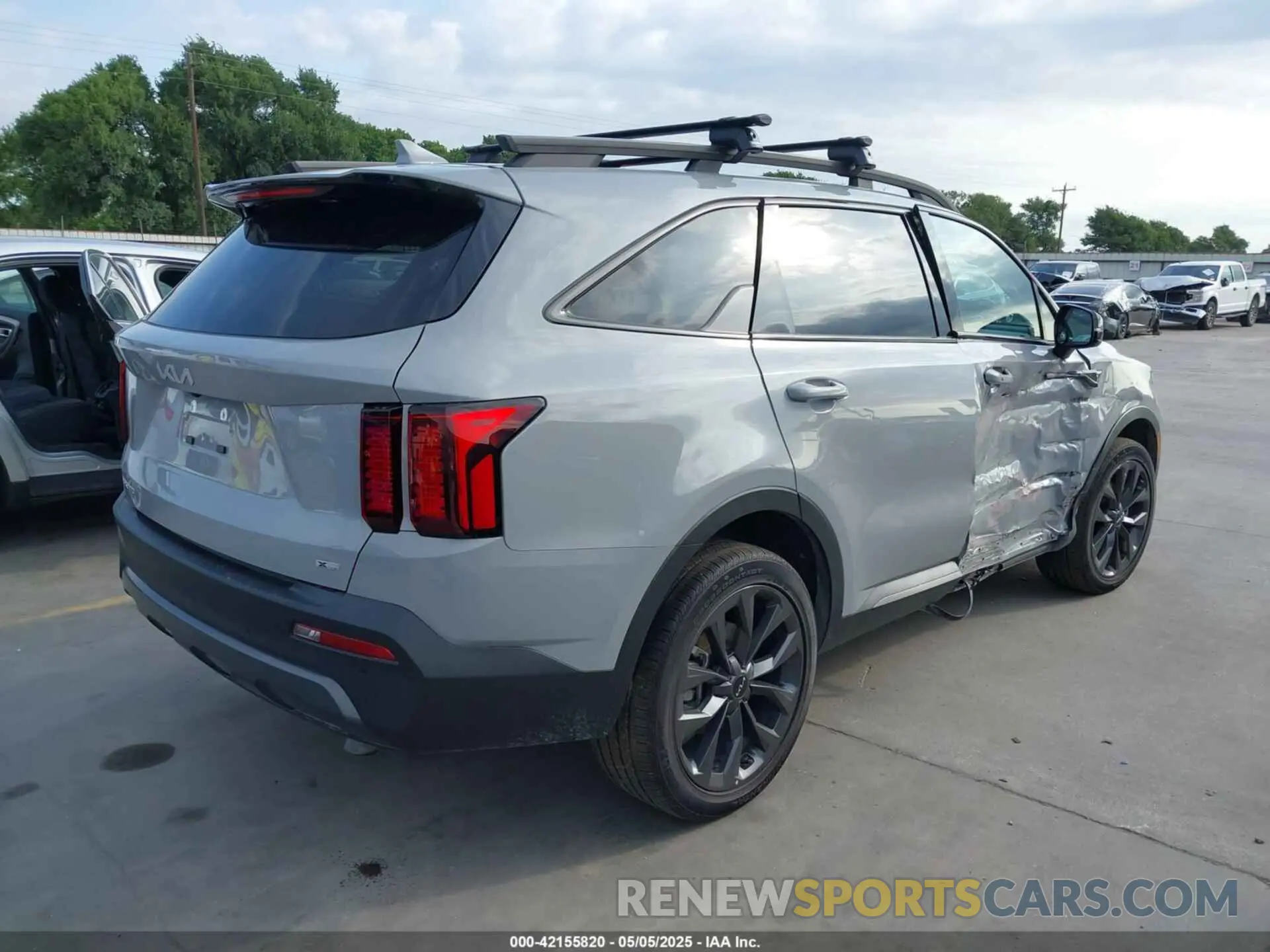 4 Photograph of a damaged car 5XYRHDLF8PG224368 KIA SORENTO 2023