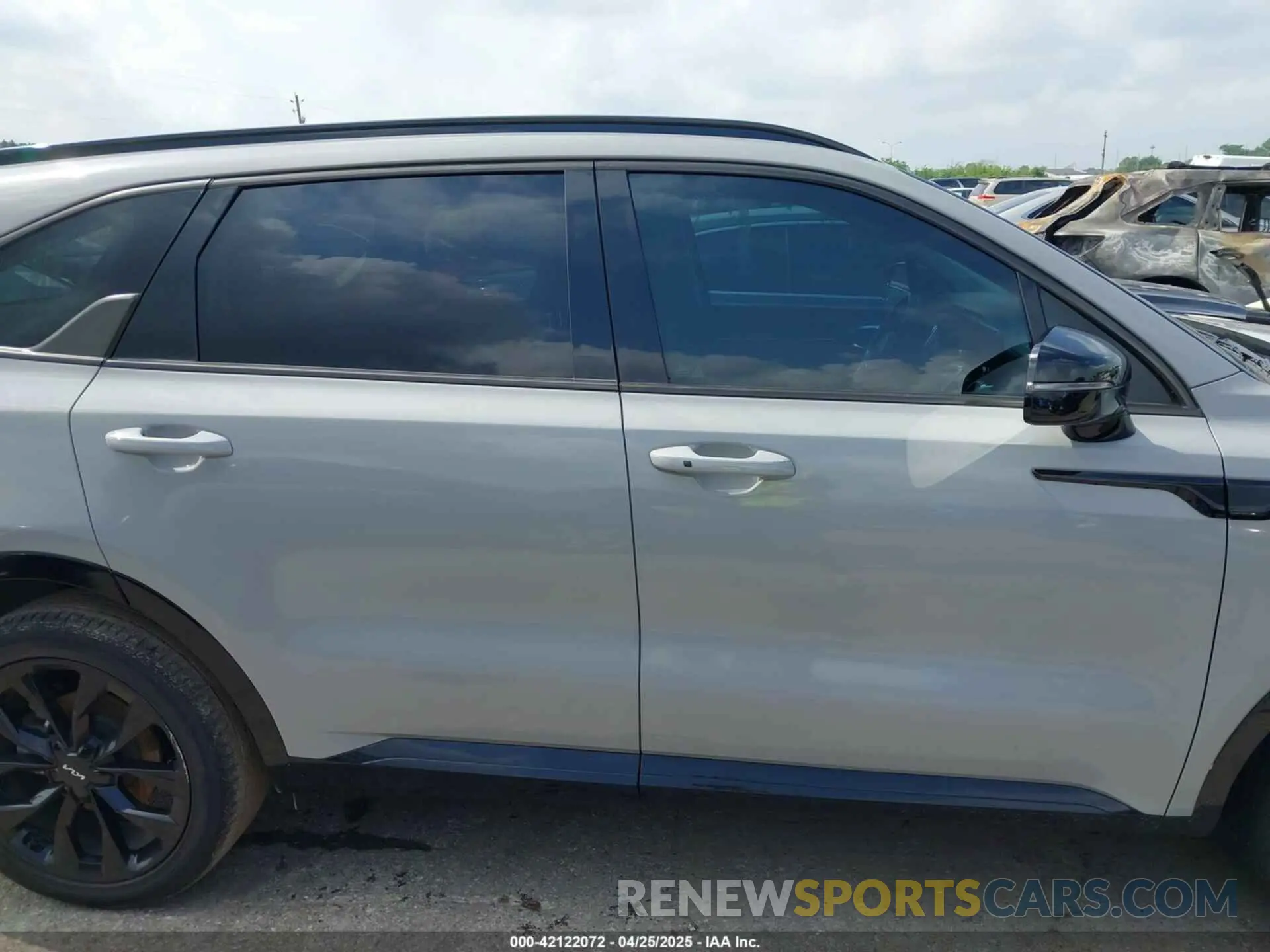 13 Photograph of a damaged car 5XYRK4LF2PG215411 KIA SORENTO 2023