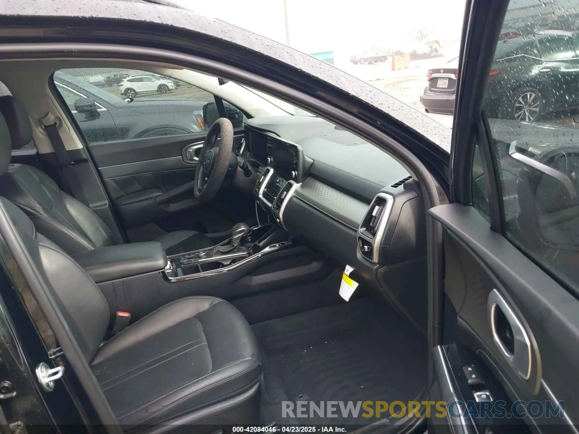 5 Photograph of a damaged car 5XYRK4LF3PG211044 KIA SORENTO 2023