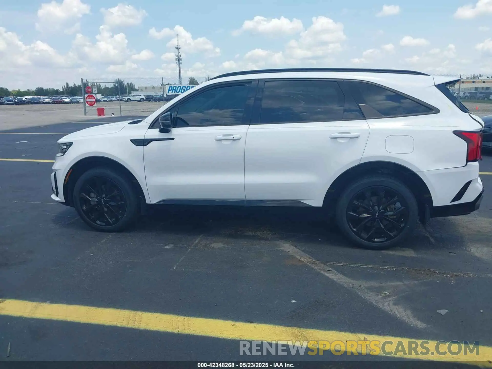 14 Photograph of a damaged car 5XYRK4LF4PG163487 KIA SORENTO 2023