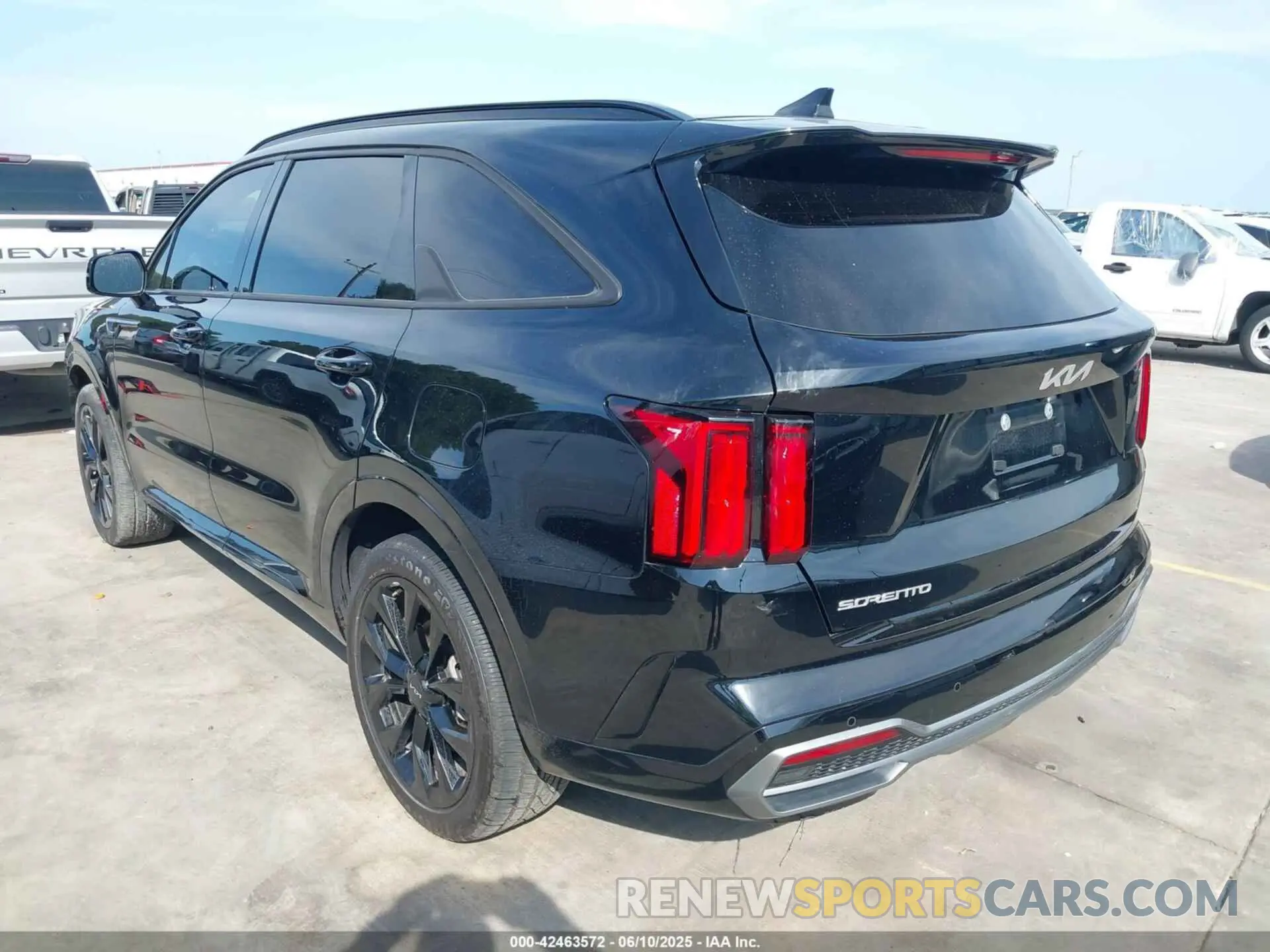 3 Photograph of a damaged car 5XYRK4LFXPG202339 KIA SORENTO 2023