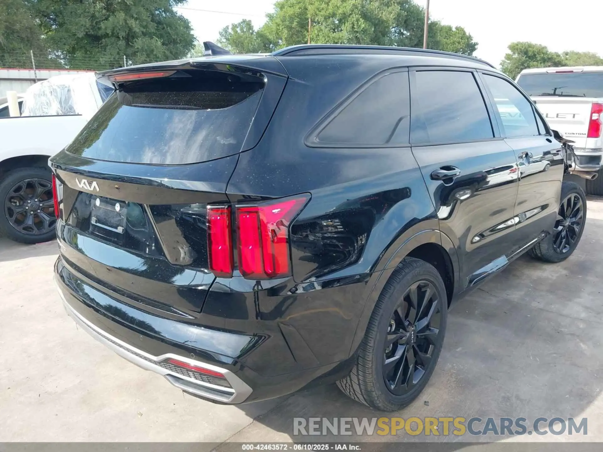 4 Photograph of a damaged car 5XYRK4LFXPG202339 KIA SORENTO 2023