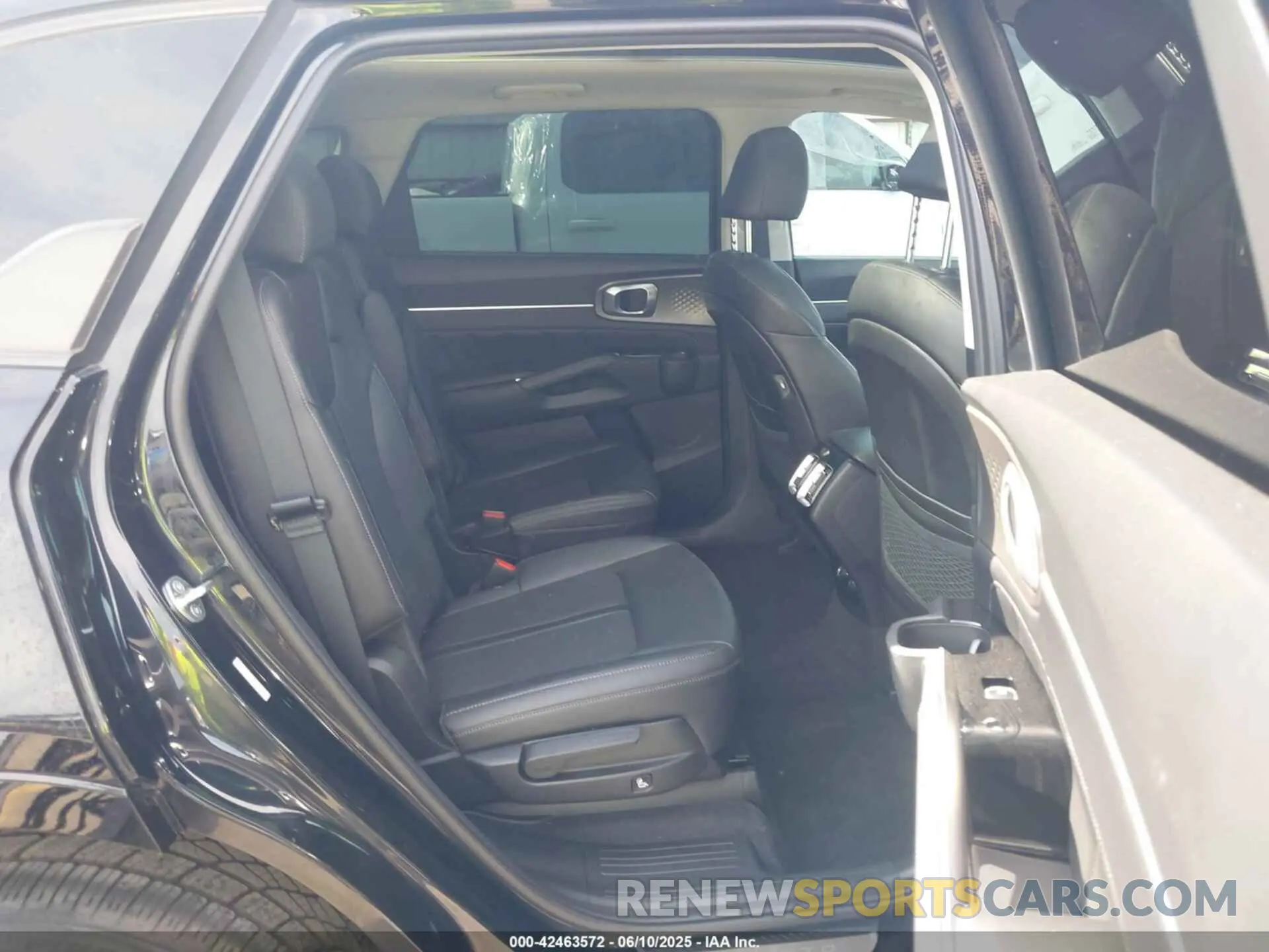 8 Photograph of a damaged car 5XYRK4LFXPG202339 KIA SORENTO 2023