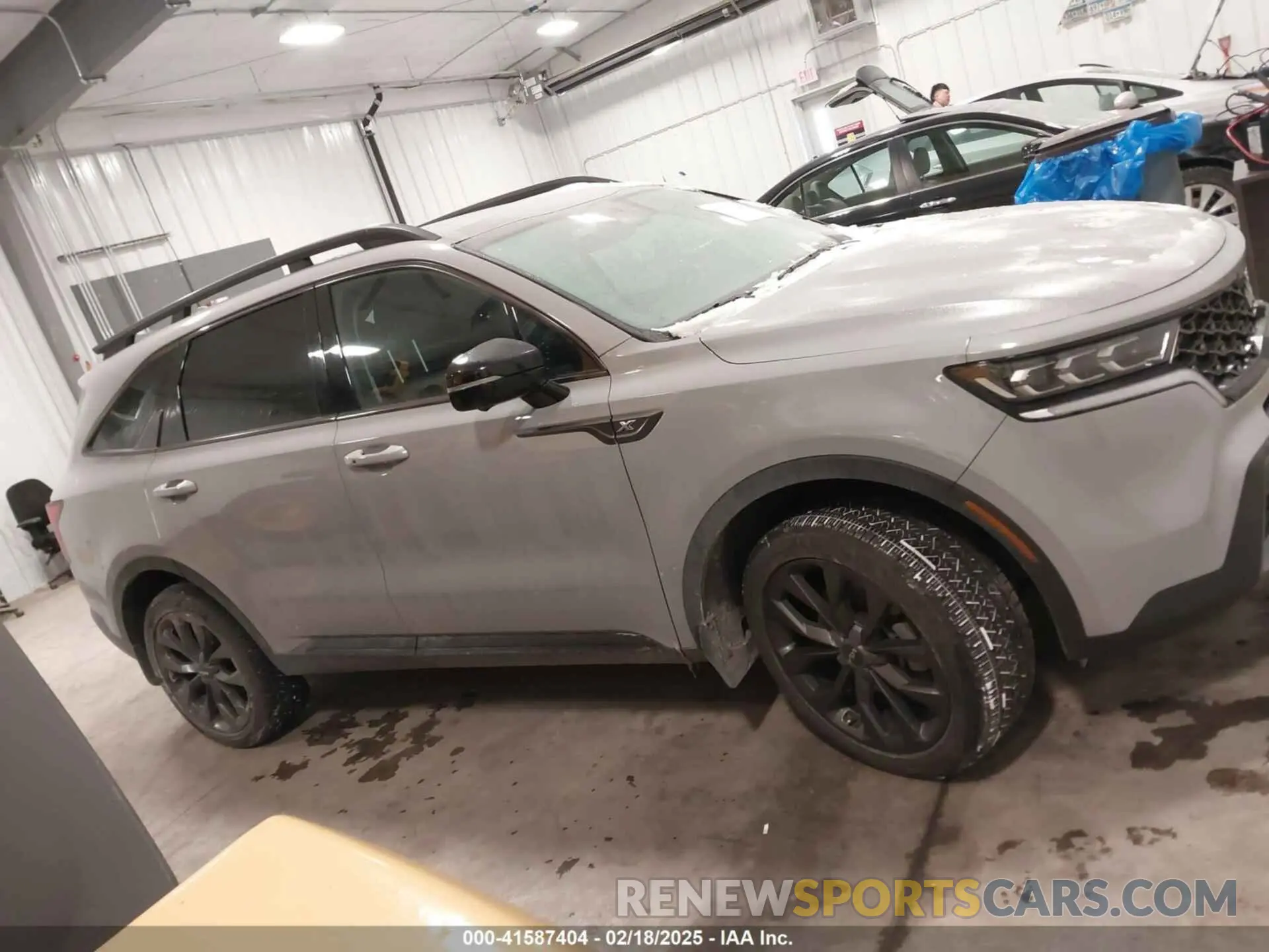 14 Photograph of a damaged car 5XYRKDLF0PG189570 KIA SORENTO 2023