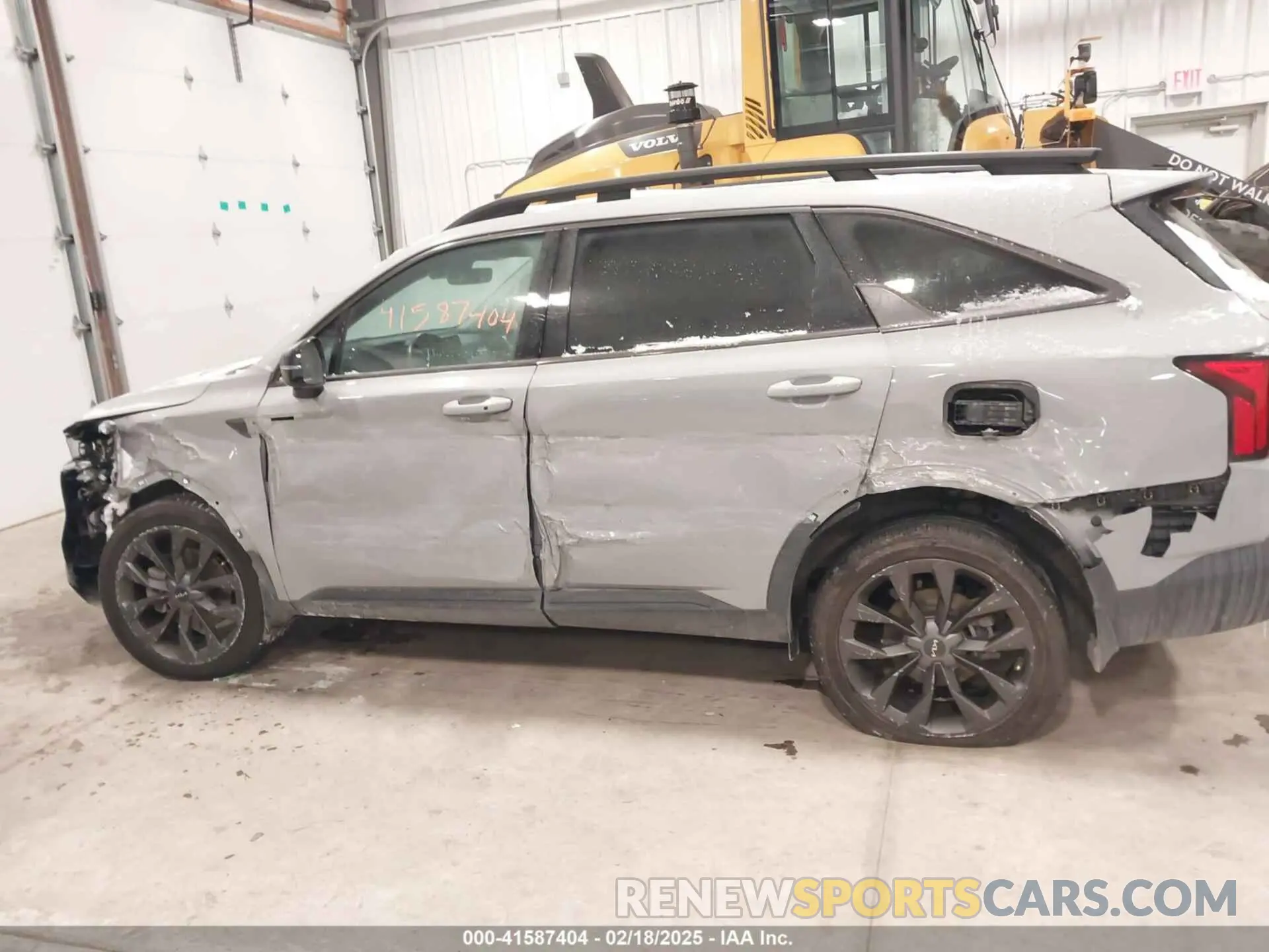 15 Photograph of a damaged car 5XYRKDLF0PG189570 KIA SORENTO 2023
