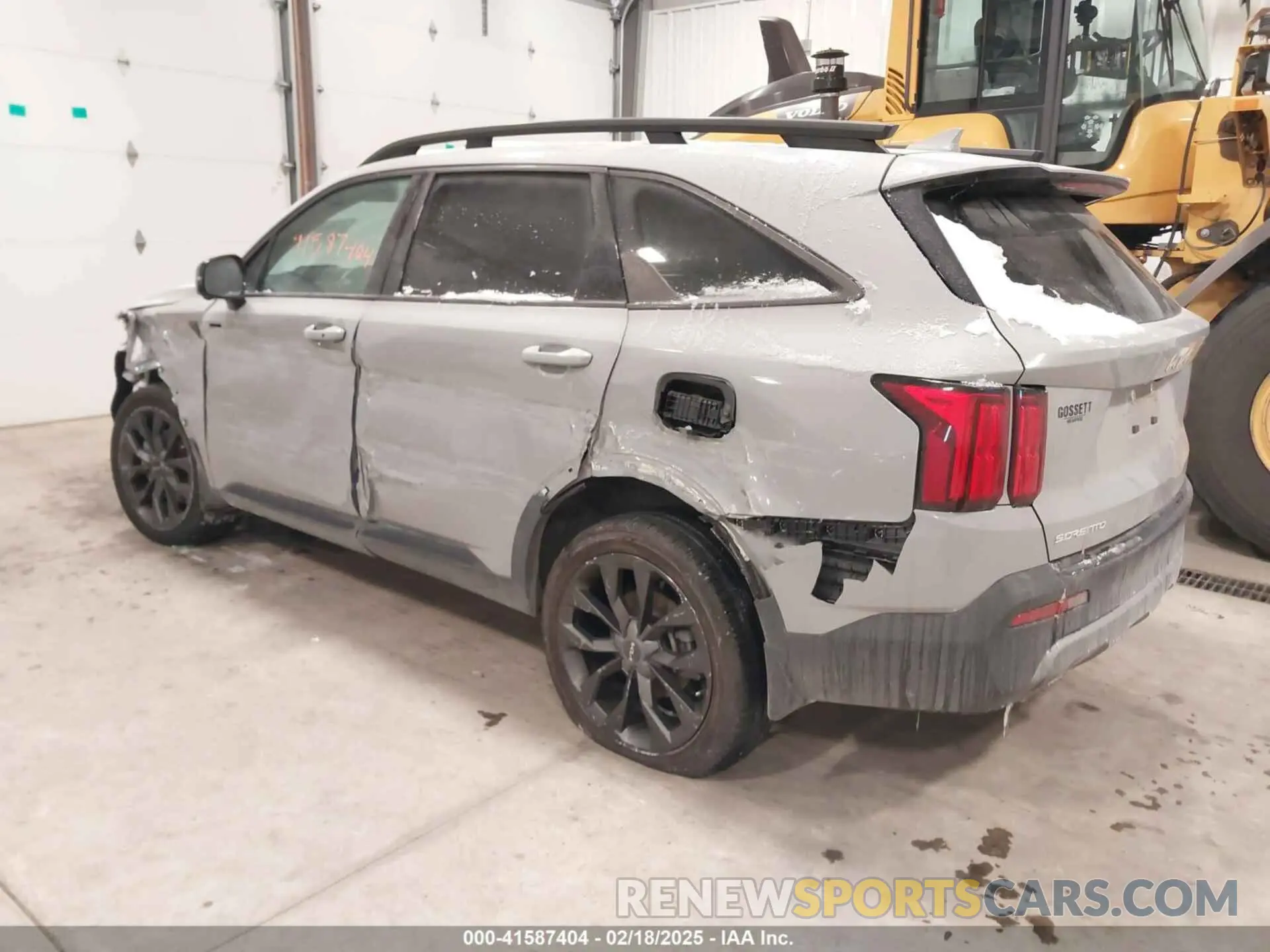 3 Photograph of a damaged car 5XYRKDLF0PG189570 KIA SORENTO 2023