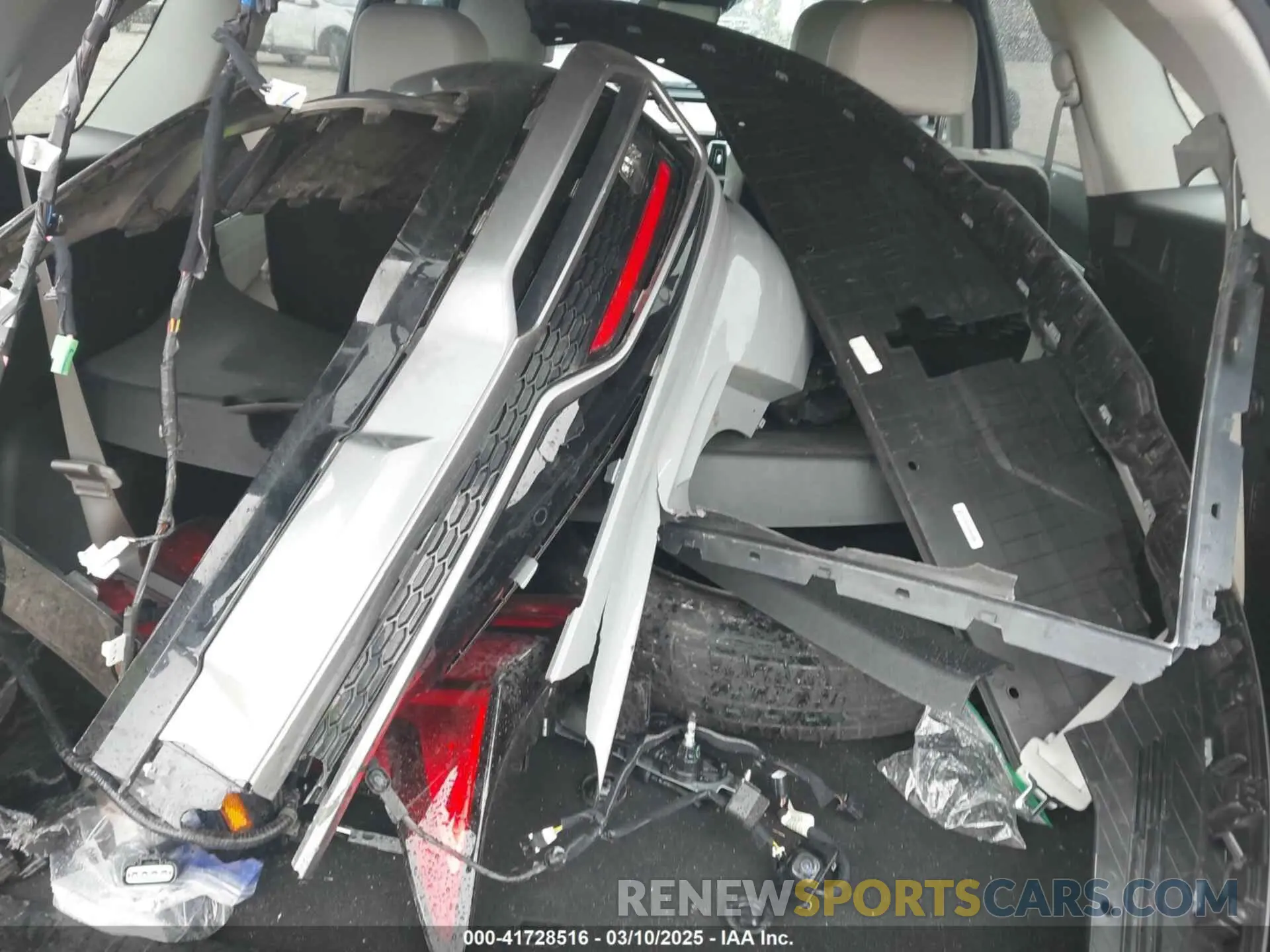 12 Photograph of a damaged car 5XYRKDLF0PG220283 KIA SORENTO 2023