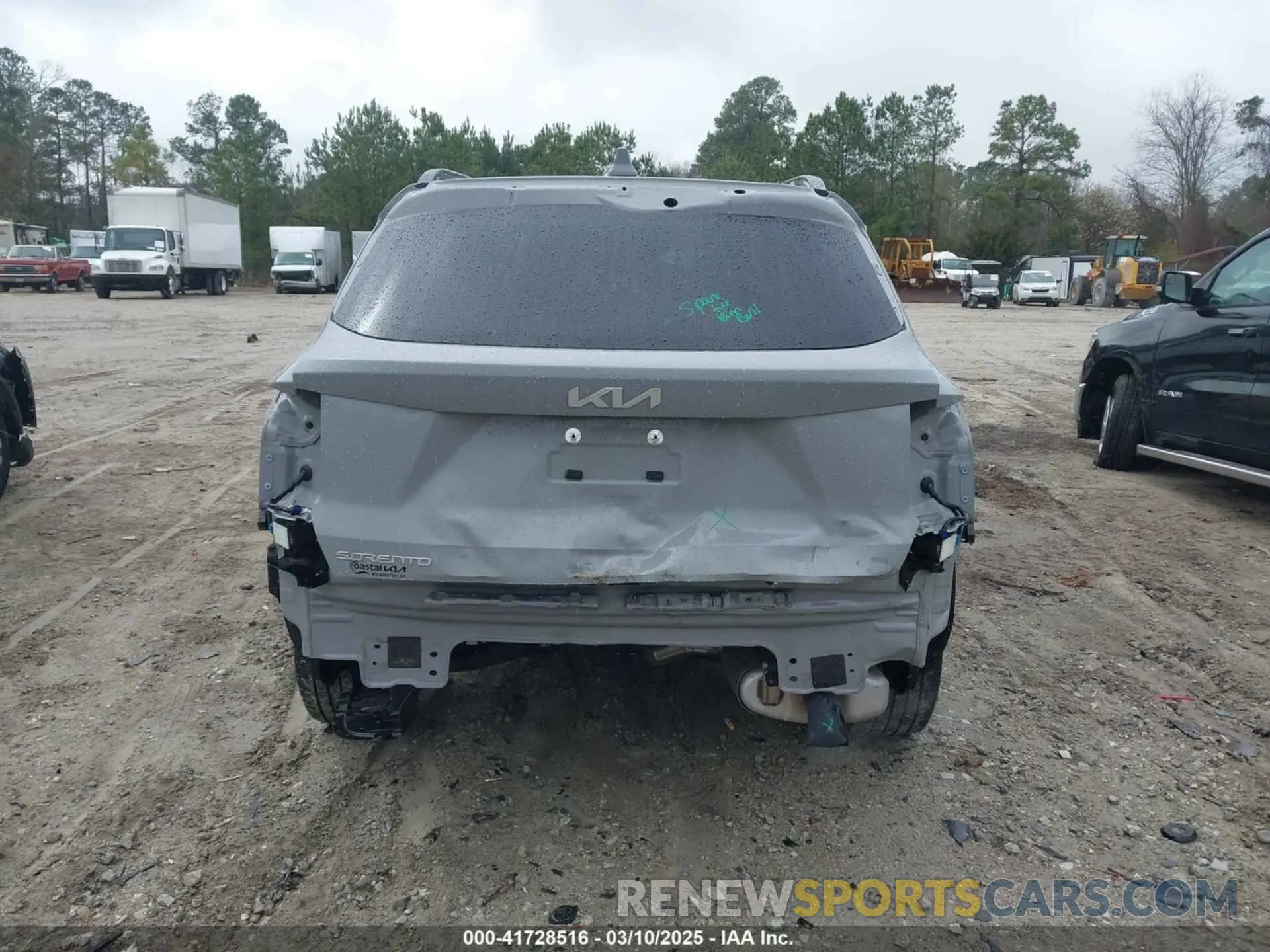 17 Photograph of a damaged car 5XYRKDLF0PG220283 KIA SORENTO 2023