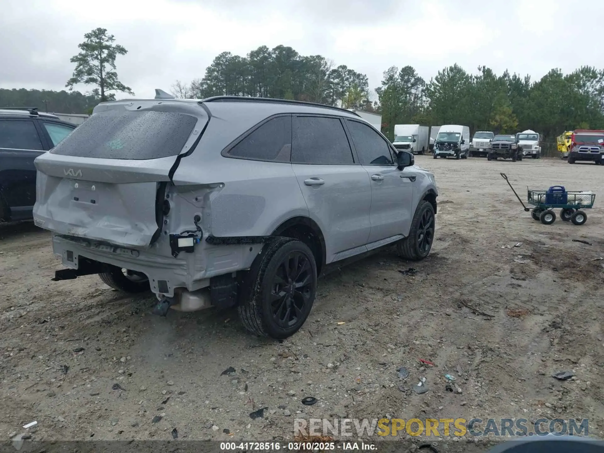4 Photograph of a damaged car 5XYRKDLF0PG220283 KIA SORENTO 2023