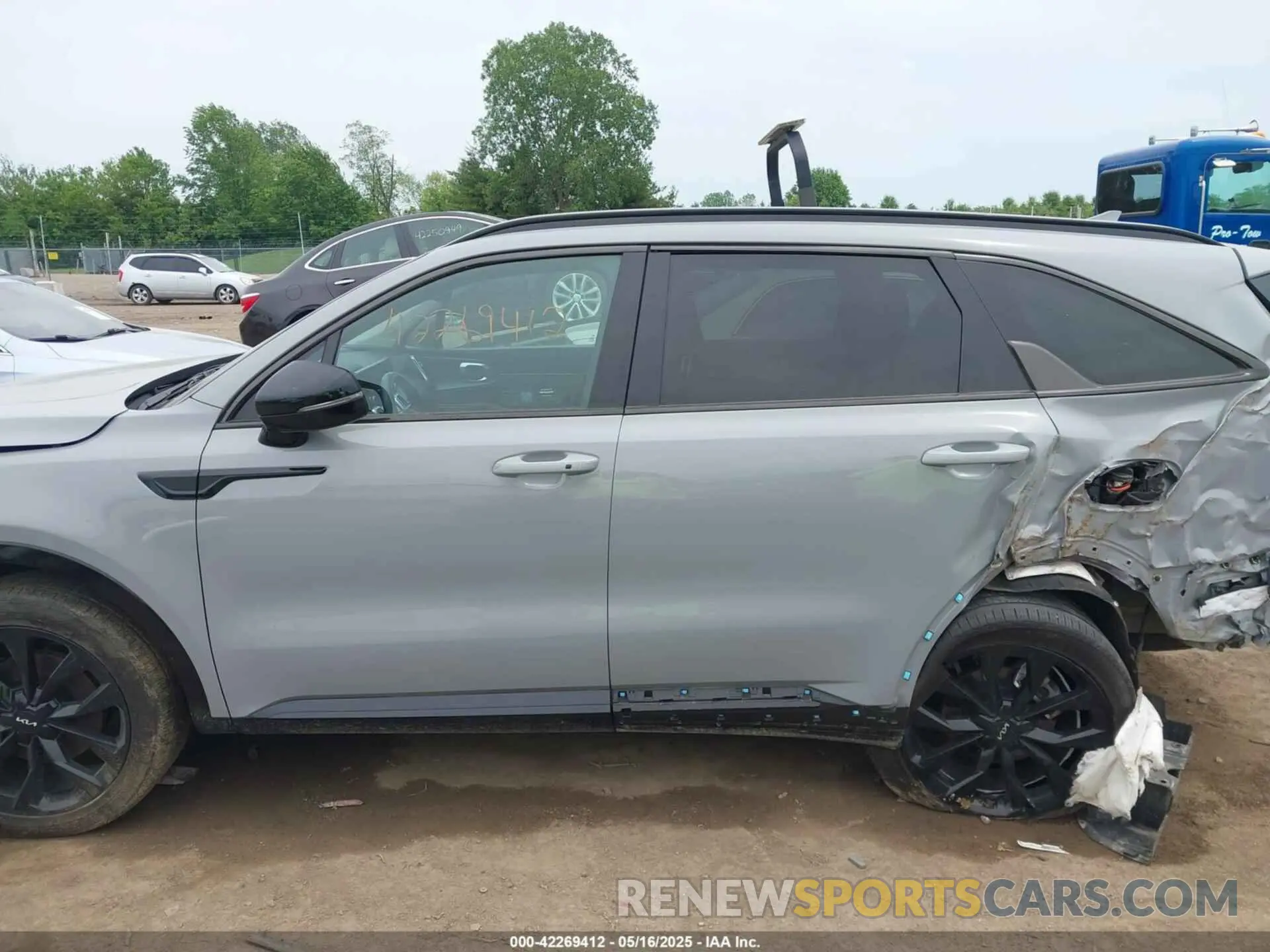 15 Photograph of a damaged car 5XYRKDLF0PG227203 KIA SORENTO 2023
