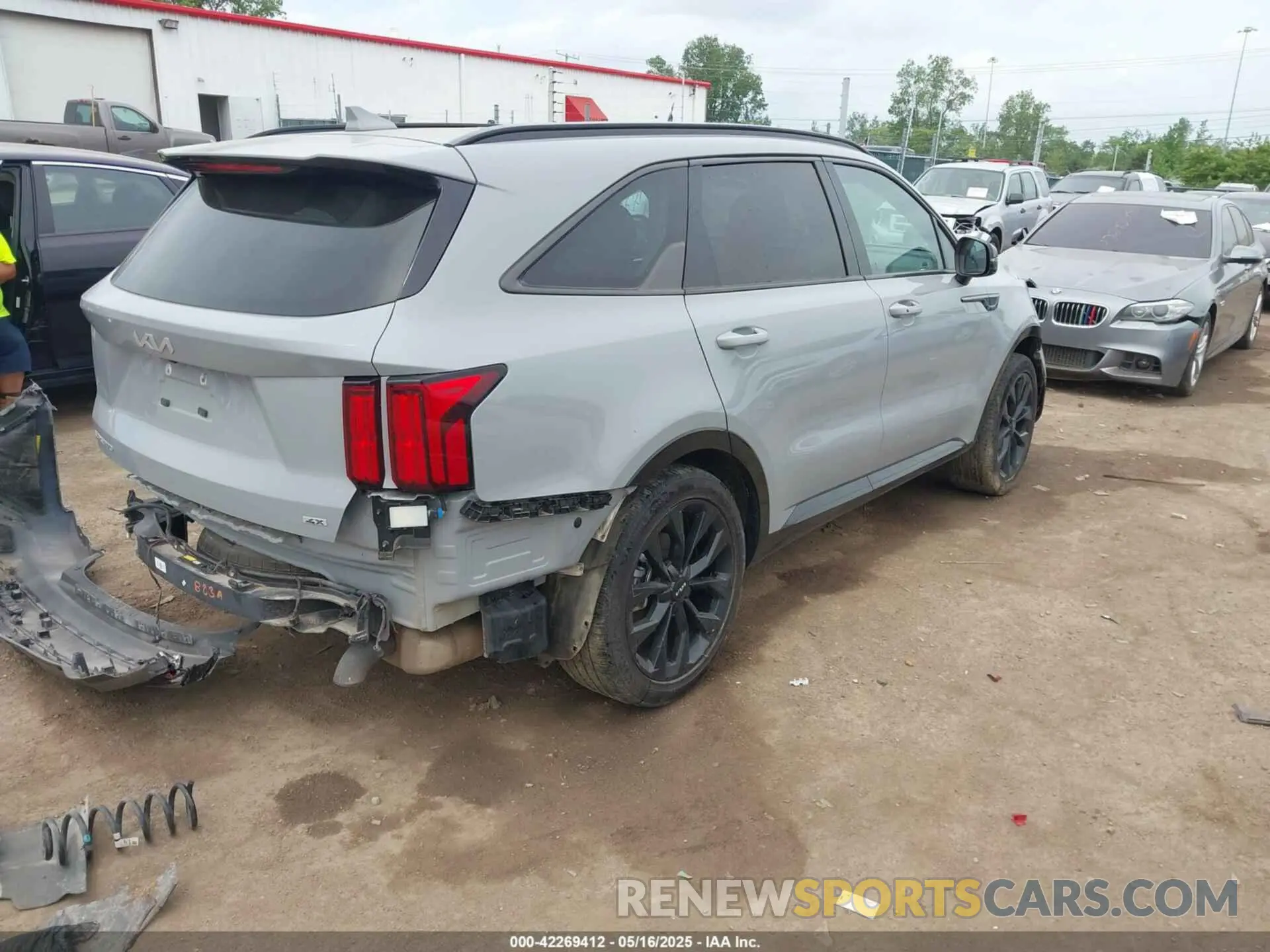 4 Photograph of a damaged car 5XYRKDLF0PG227203 KIA SORENTO 2023