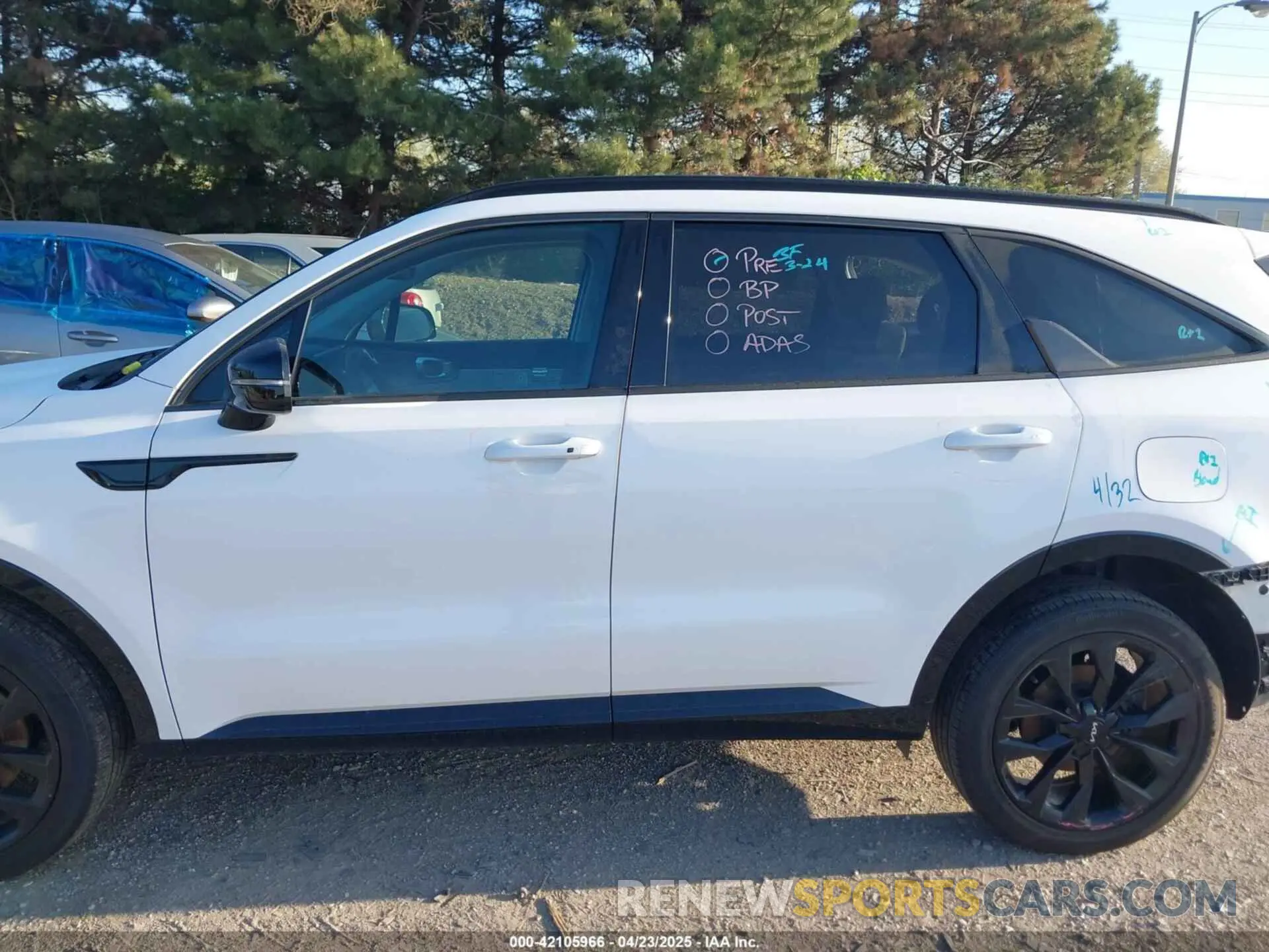 14 Photograph of a damaged car 5XYRKDLF1PG202133 KIA SORENTO 2023