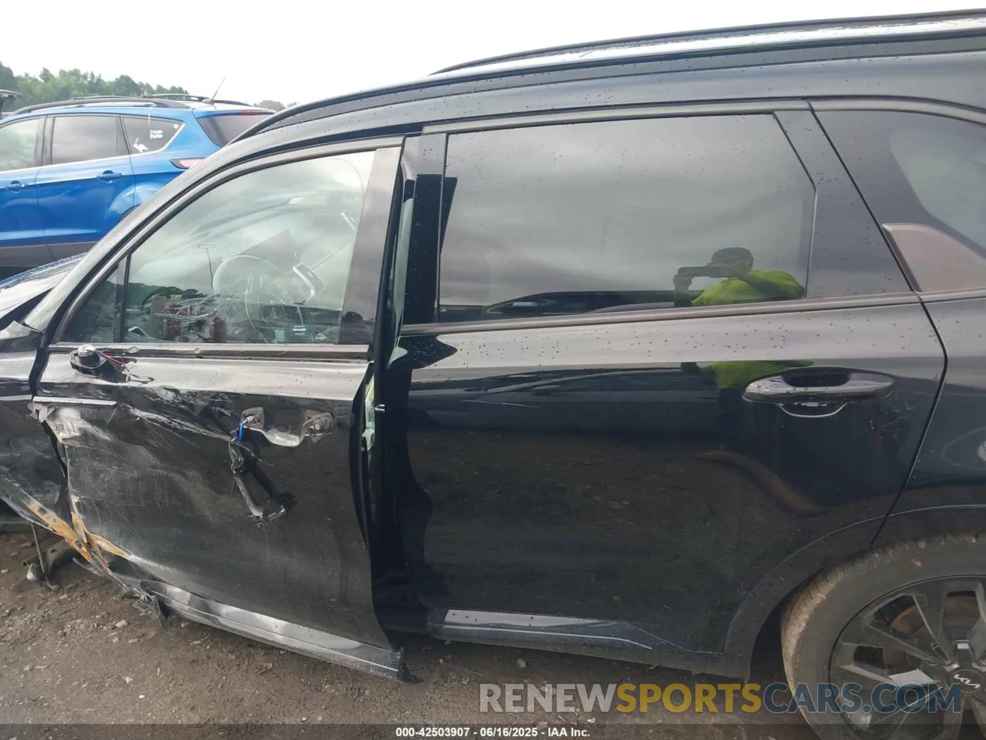 15 Photograph of a damaged car 5XYRKDLF3PG219032 KIA SORENTO 2023