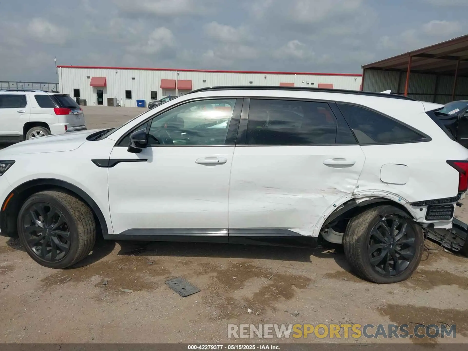 14 Photograph of a damaged car 5XYRKDLF7PG210947 KIA SORENTO 2023