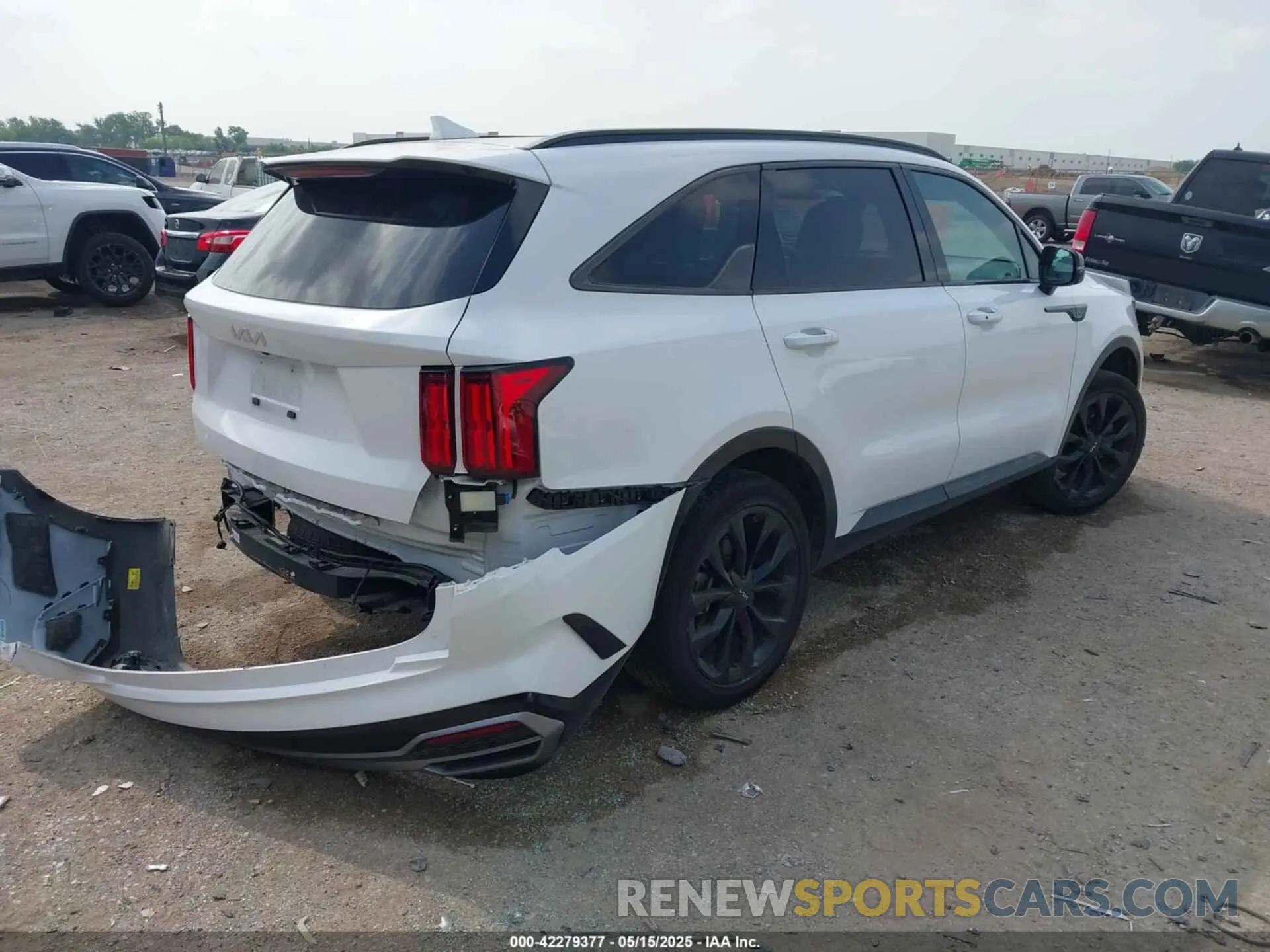 4 Photograph of a damaged car 5XYRKDLF7PG210947 KIA SORENTO 2023