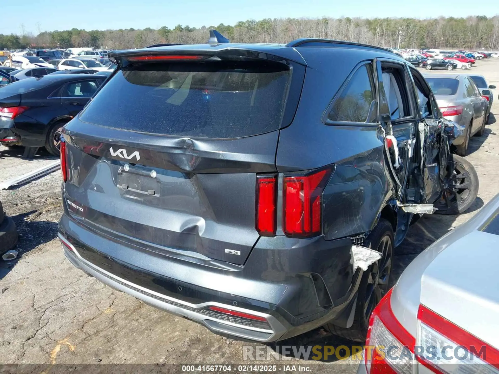 4 Photograph of a damaged car 5XYRKDLF7PG237789 KIA SORENTO 2023