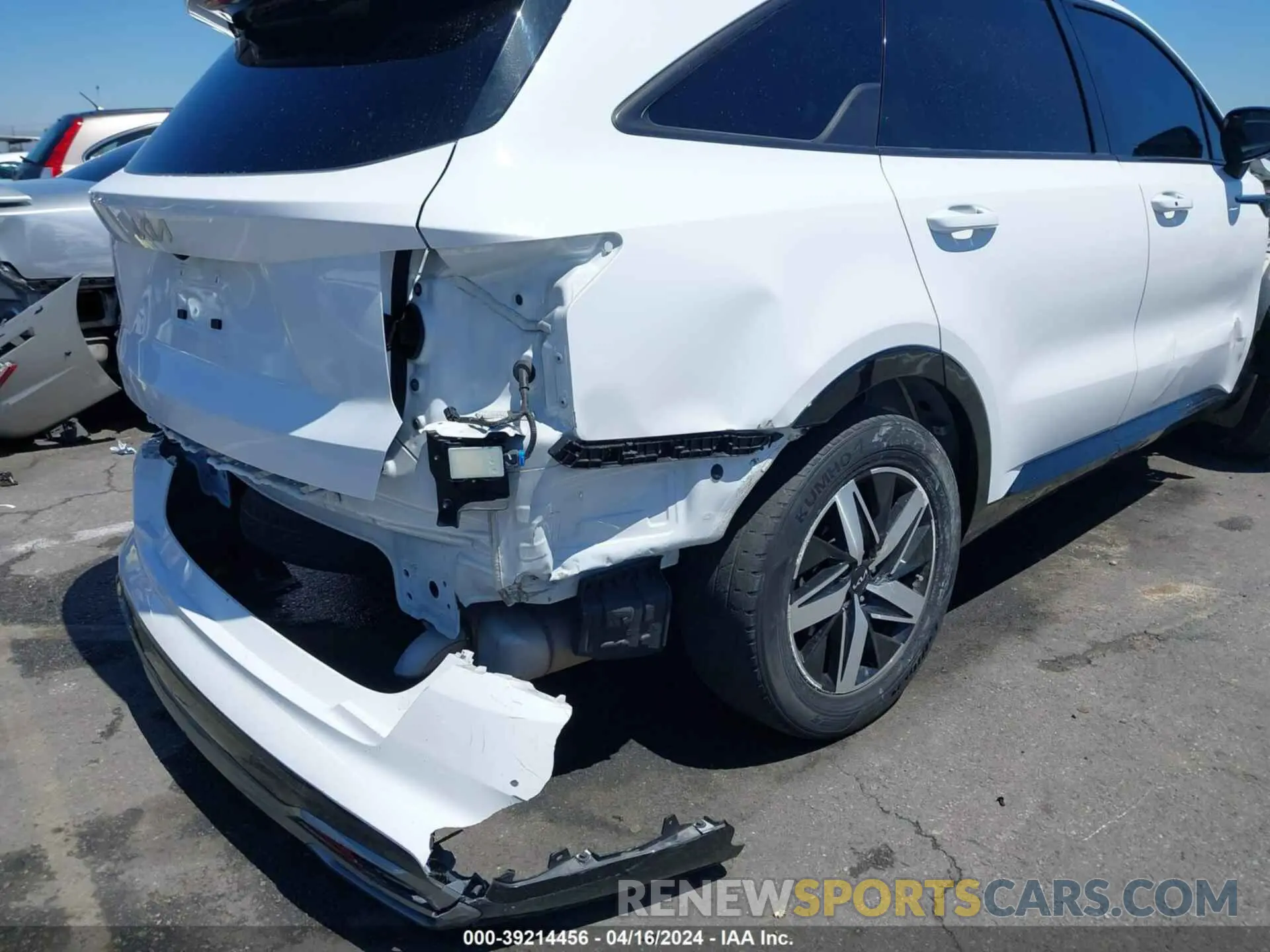 18 Photograph of a damaged car 5XYRL4LC0PG192505 KIA SORENTO 2023