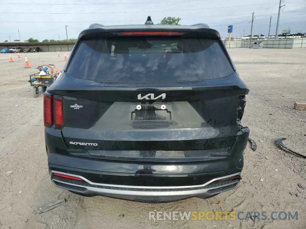 6 Photograph of a damaged car 5XYRL4LC6PG186949 KIA SORENTO 2023