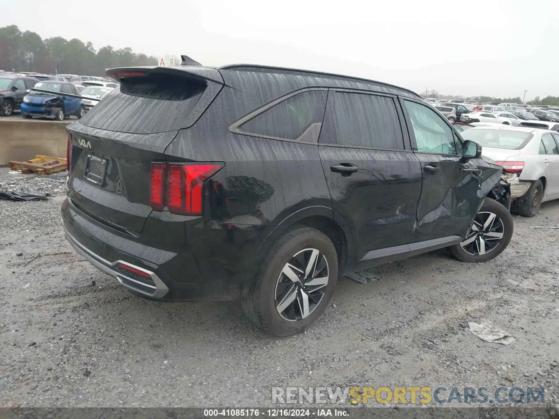 4 Photograph of a damaged car 5XYRL4LC7PG222843 KIA SORENTO 2023