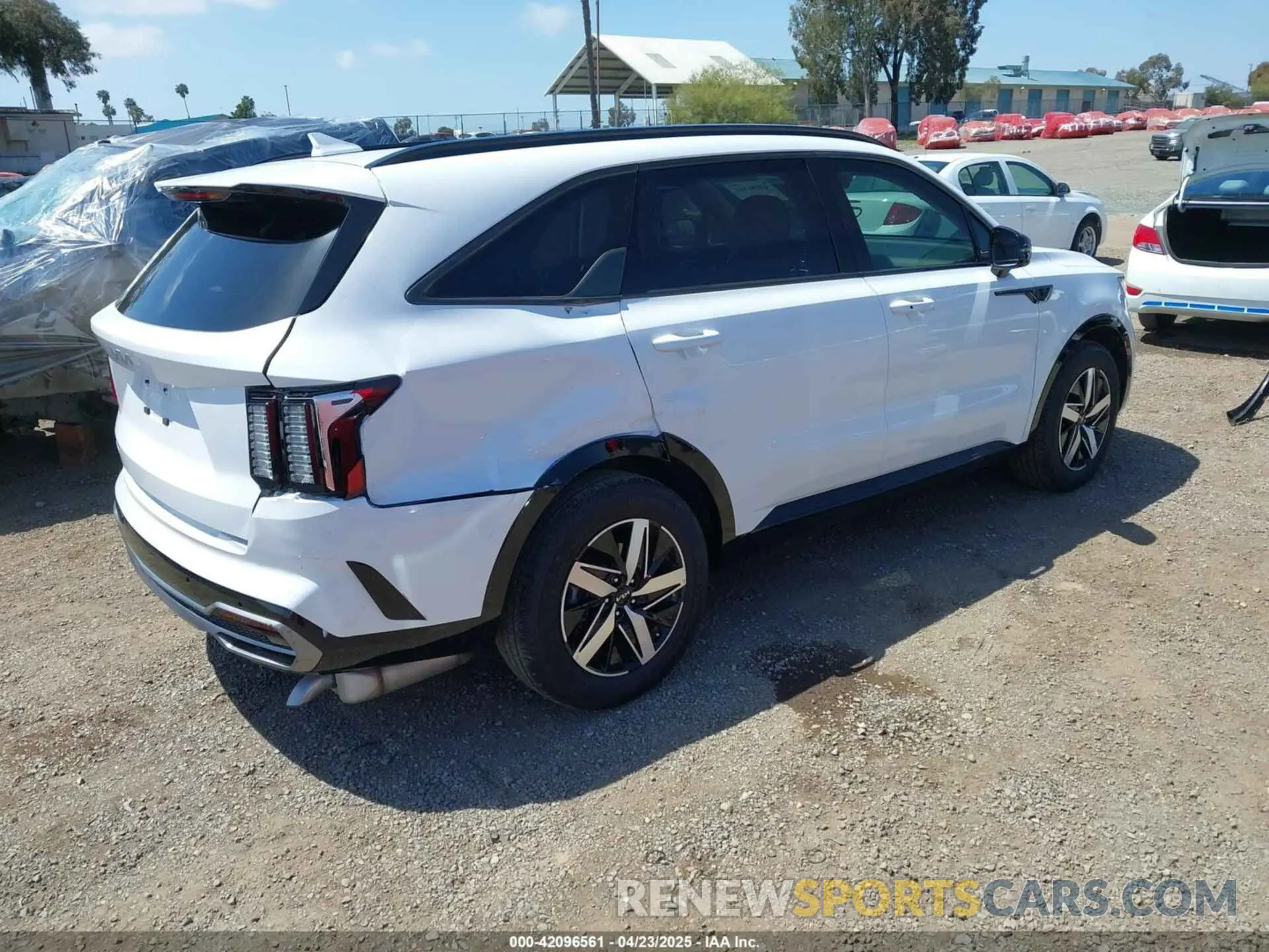 4 Photograph of a damaged car 5XYRL4LCXPG229608 KIA SORENTO 2023