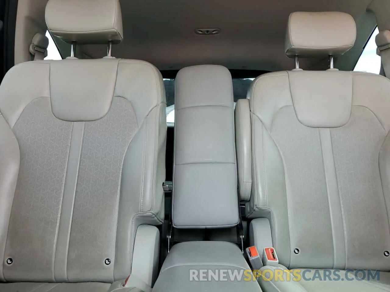 10 Photograph of a damaged car KNDRH4LGXP5199166 KIA SORENTO 2023