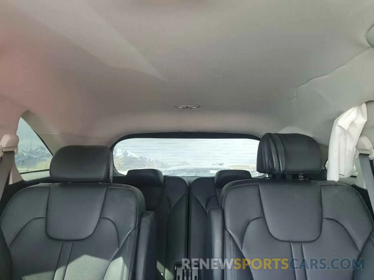 10 Photograph of a damaged car KNDRHDLG7P5176086 KIA SORENTO 2023