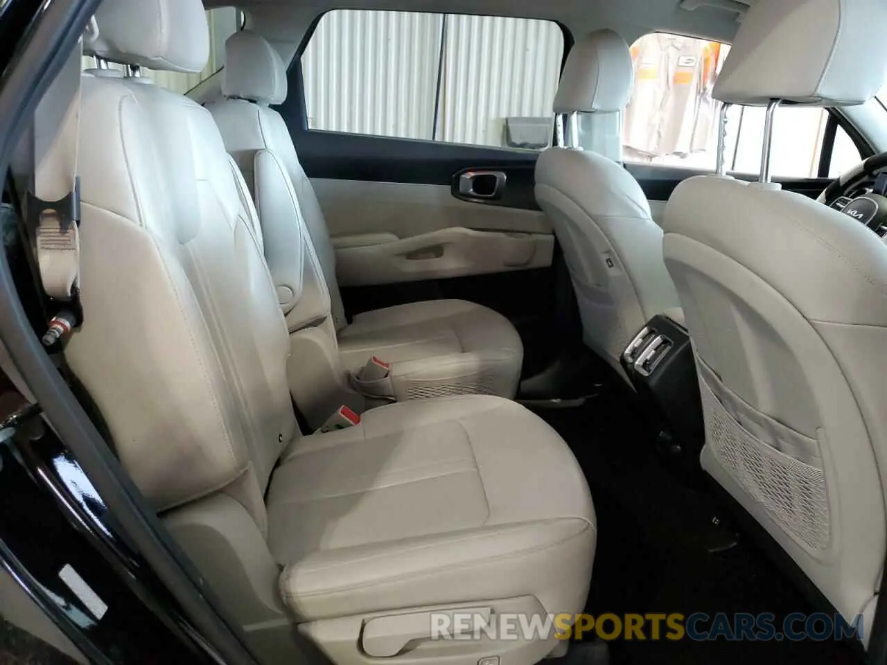 10 Photograph of a damaged car KNDRHDLG8P5166926 KIA SORENTO 2023