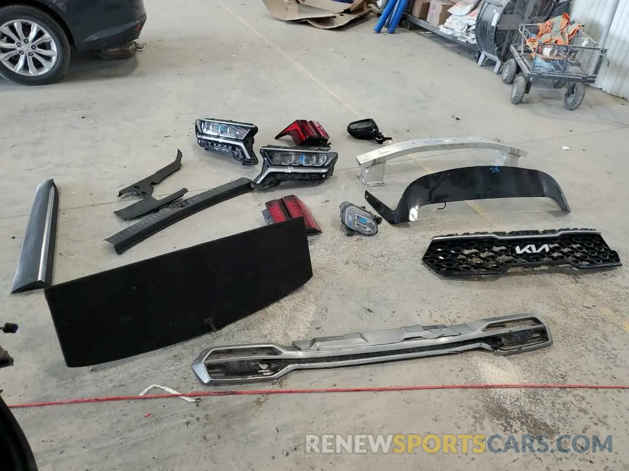 12 Photograph of a damaged car KNDRHDLG8P5166926 KIA SORENTO 2023