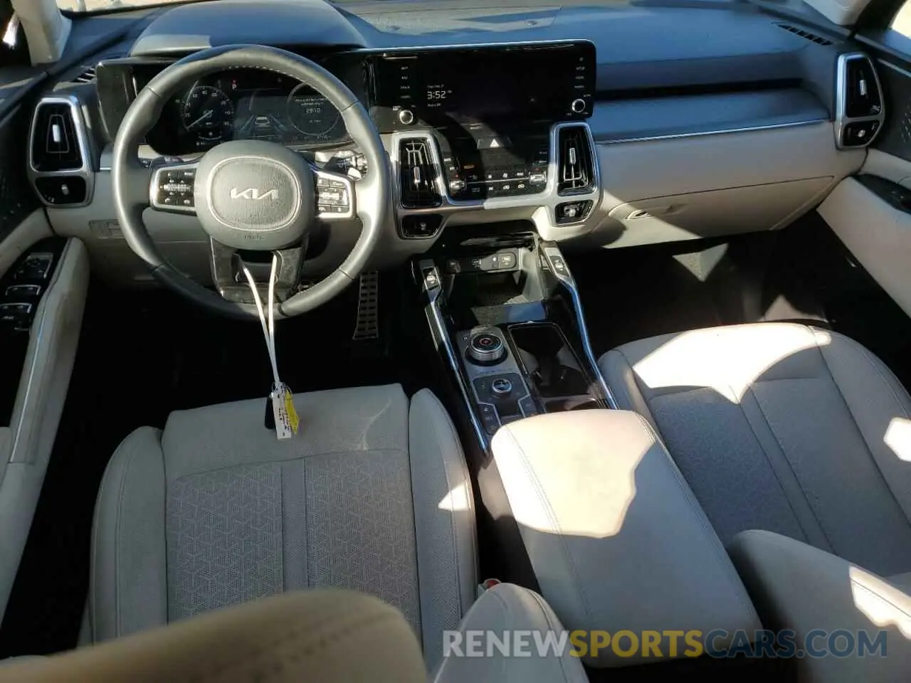 8 Photograph of a damaged car KNDRKDLG4P5163183 KIA SORENTO 2023
