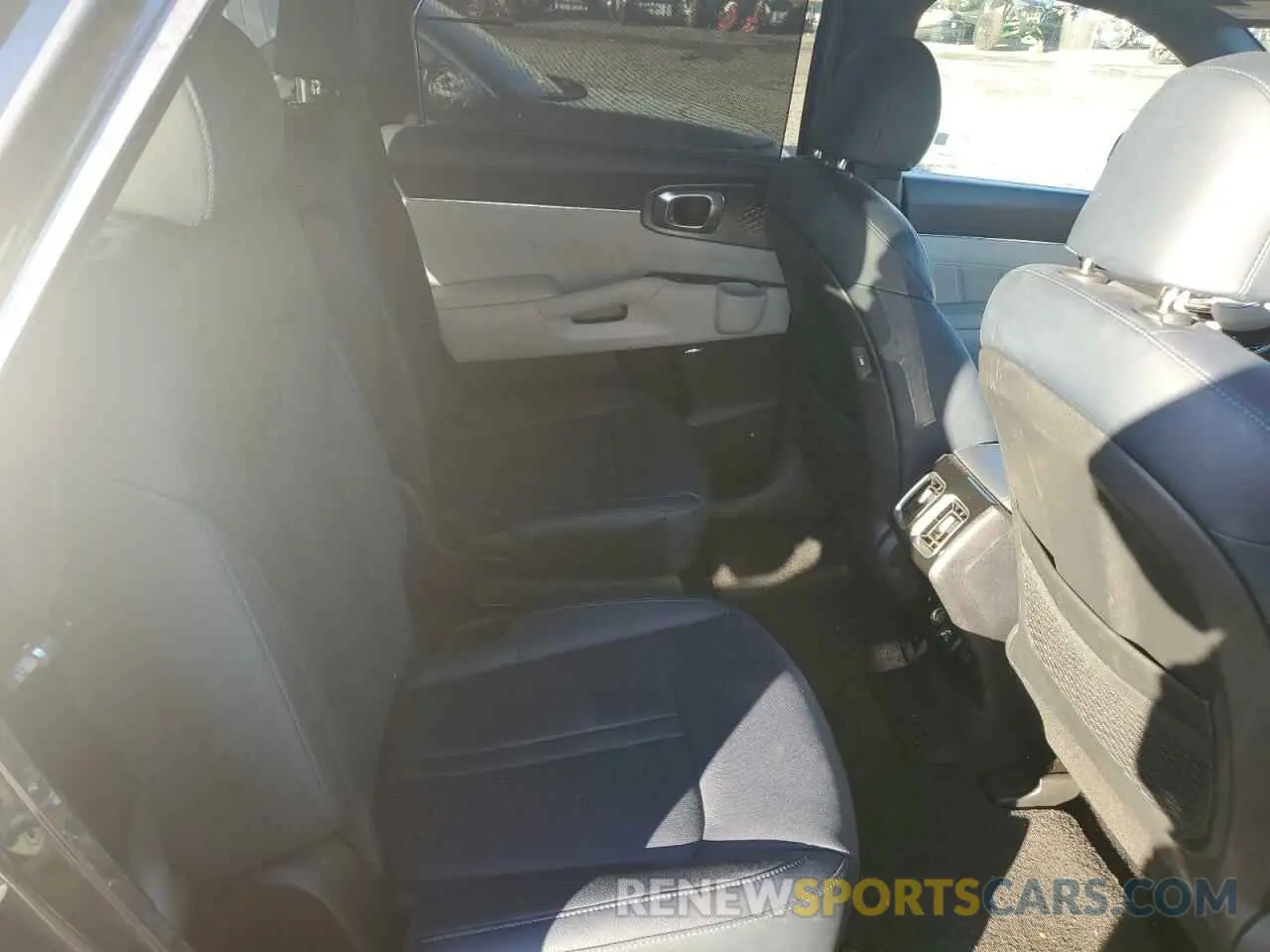 11 Photograph of a damaged car KNDRKDLG6P5194371 KIA SORENTO 2023