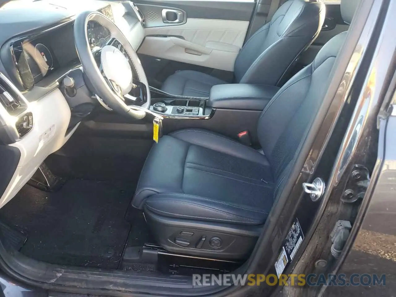 7 Photograph of a damaged car KNDRKDLG6P5194371 KIA SORENTO 2023