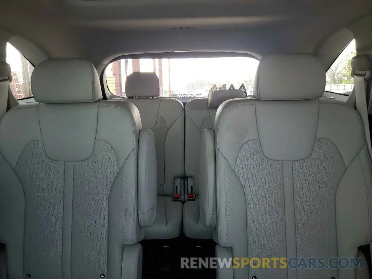 10 Photograph of a damaged car KNDRKDLG8P5177281 KIA SORENTO 2023