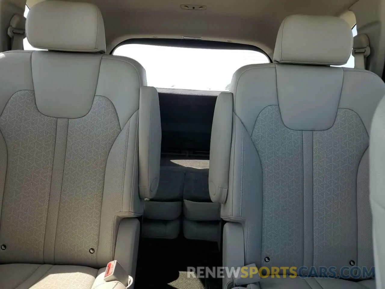 10 Photograph of a damaged car KNDRKDLGXP5171837 KIA SORENTO 2023