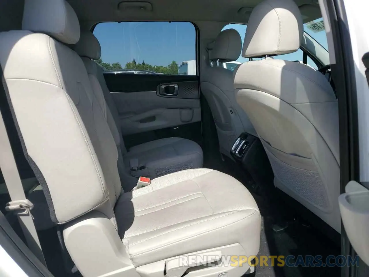 11 Photograph of a damaged car KNDRKDLGXP5171837 KIA SORENTO 2023