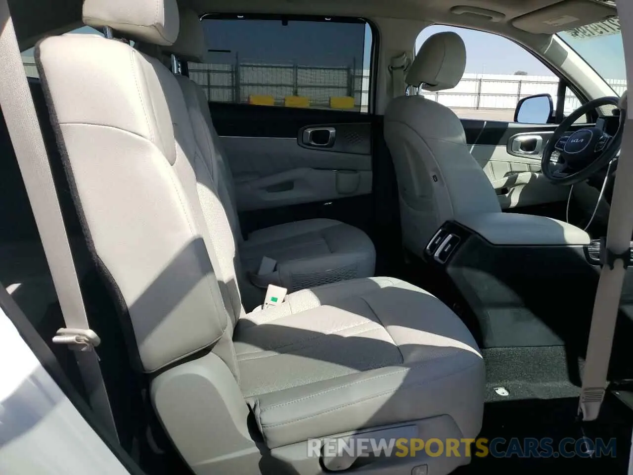 11 Photograph of a damaged car KNDRMDLH7P5186833 KIA SORENTO 2023