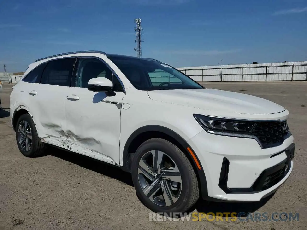 4 Photograph of a damaged car KNDRMDLH7P5186833 KIA SORENTO 2023