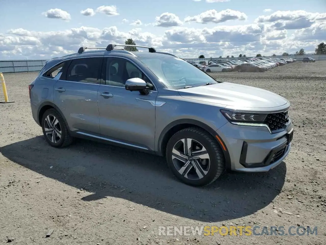 4 Photograph of a damaged car KNDRMDLHXP5165023 KIA SORENTO 2023