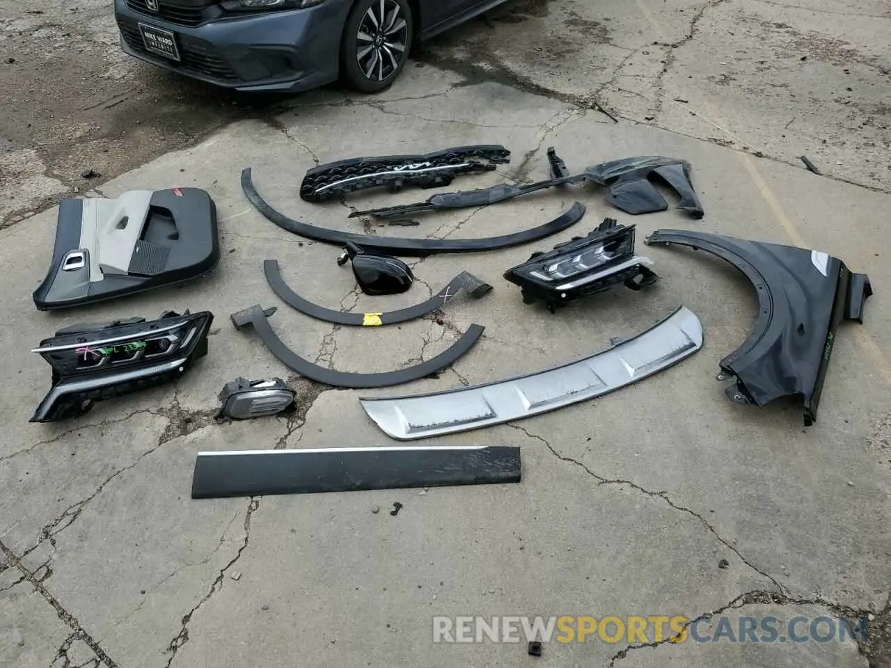13 Photograph of a damaged car KNDRMDLHXP5213992 KIA SORENTO 2023