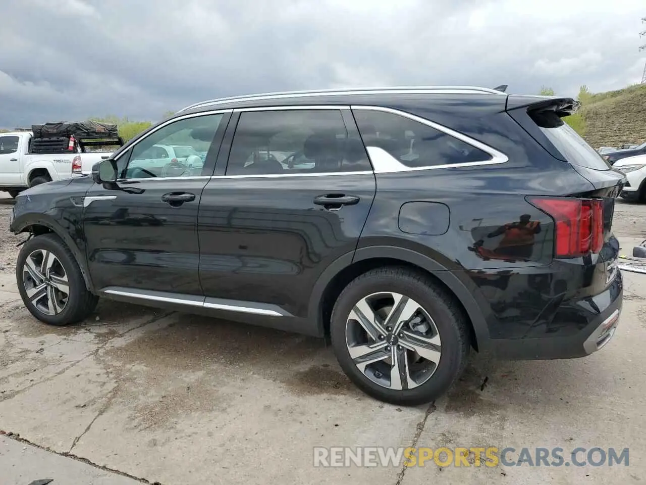 2 Photograph of a damaged car KNDRMDLHXP5213992 KIA SORENTO 2023