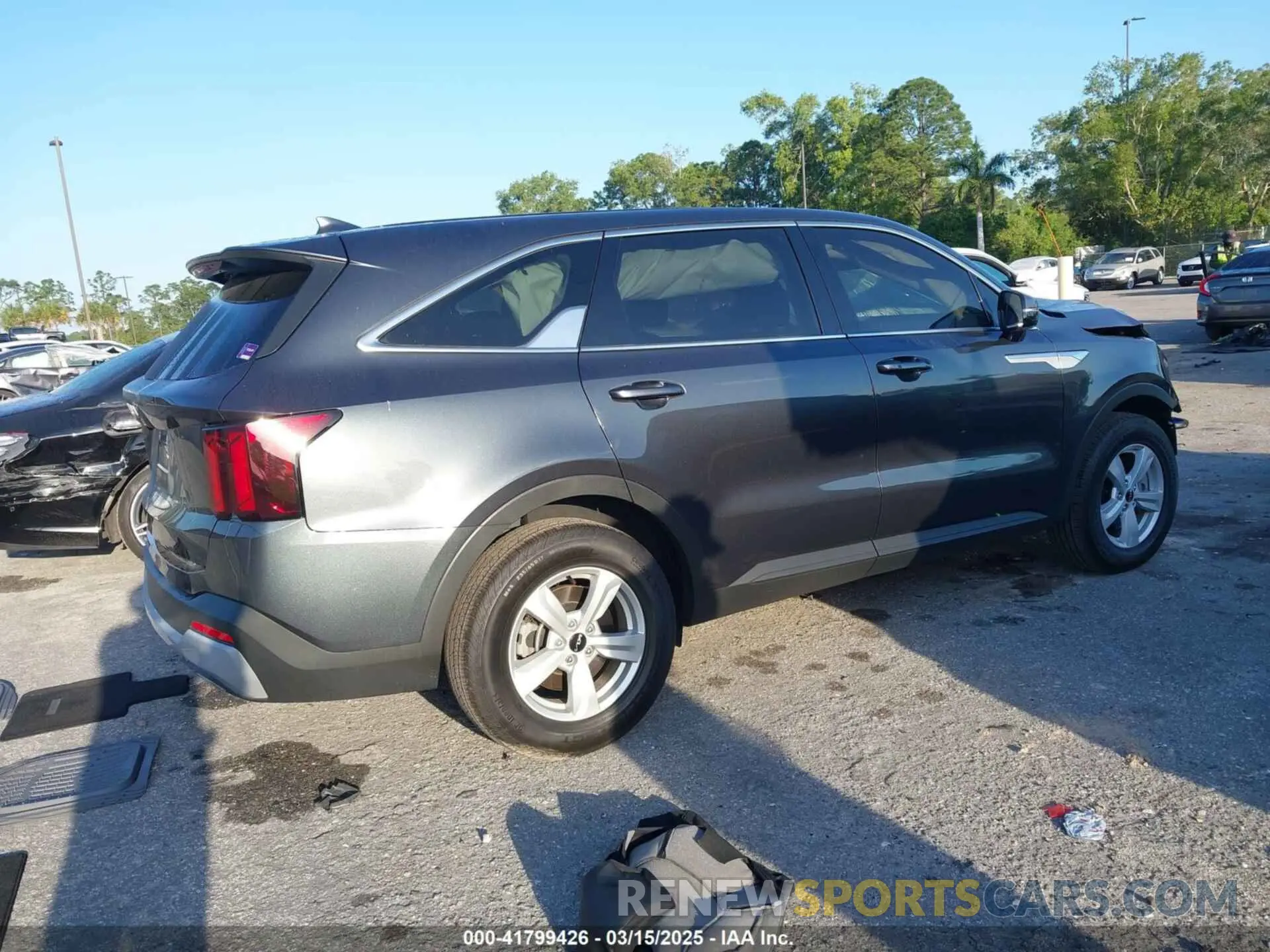 4 Photograph of a damaged car 5XYRG4JC1RG256948 KIA SORENTO 2024