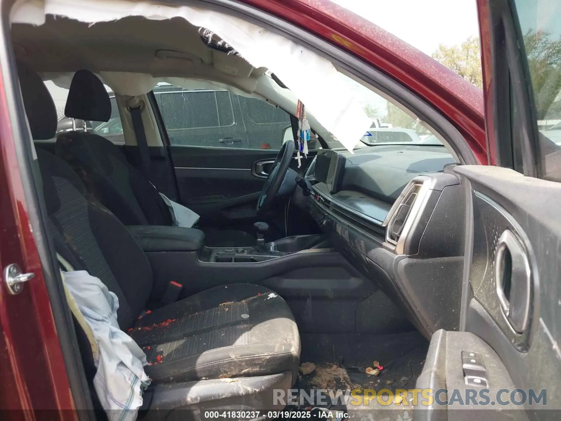 5 Photograph of a damaged car 5XYRG4JC3RG257311 KIA SORENTO 2024