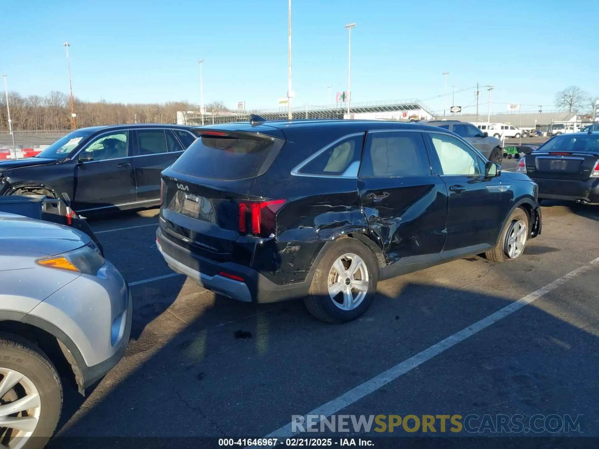 4 Photograph of a damaged car 5XYRG4JC5RG274627 KIA SORENTO 2024