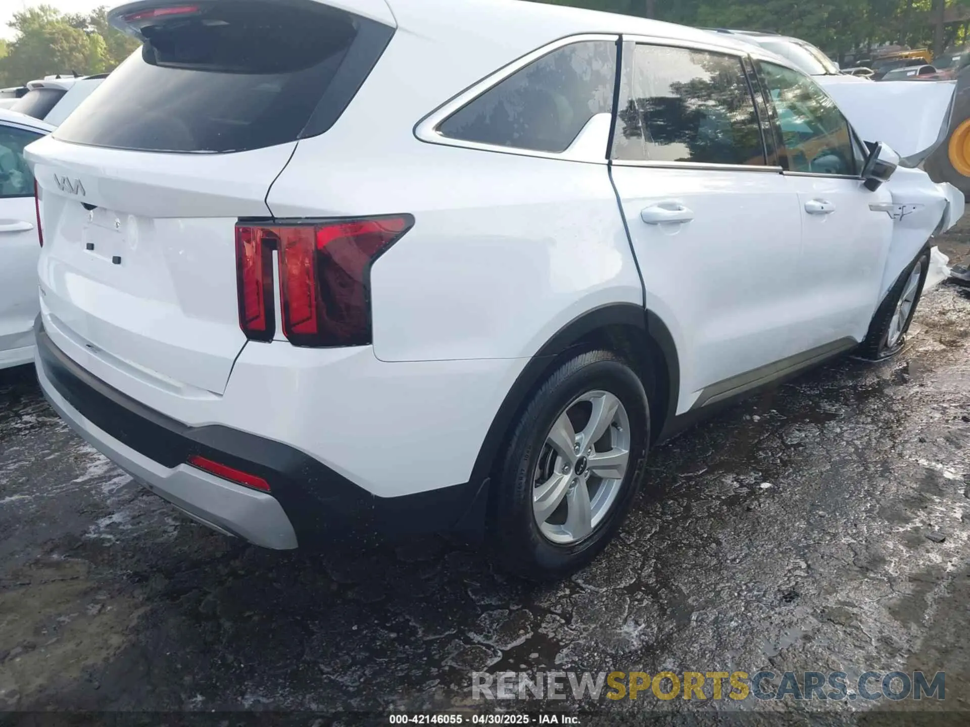 4 Photograph of a damaged car 5XYRG4JC9RG257782 KIA SORENTO 2024